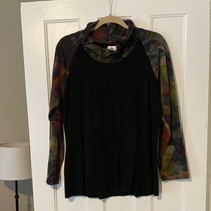 Parsley & Sage Black Top with Multicolor Sleeves